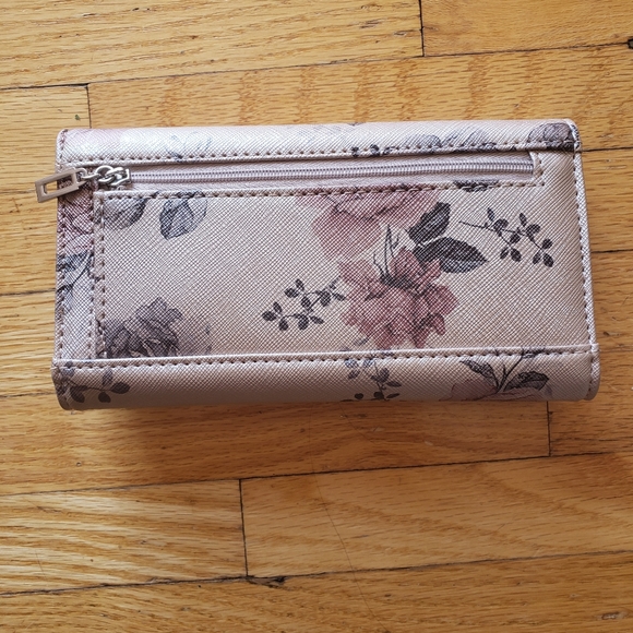 Guess Wallet - Picture 2 of 3